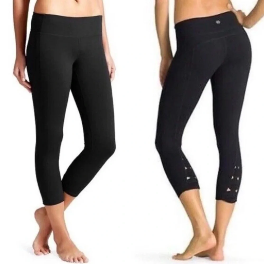 Athleta Power X’s and O’s Lace Calf Legging Size XS Capri Black Stretch